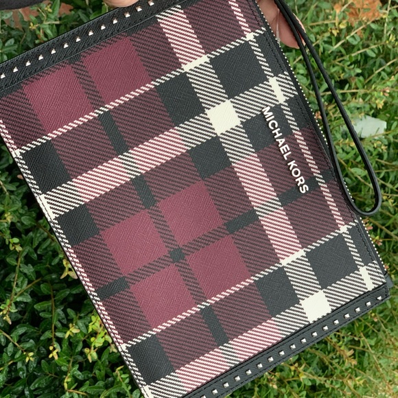 Michael kors jet setXL plaid wristlet merlot multi - Picture 3 of 8